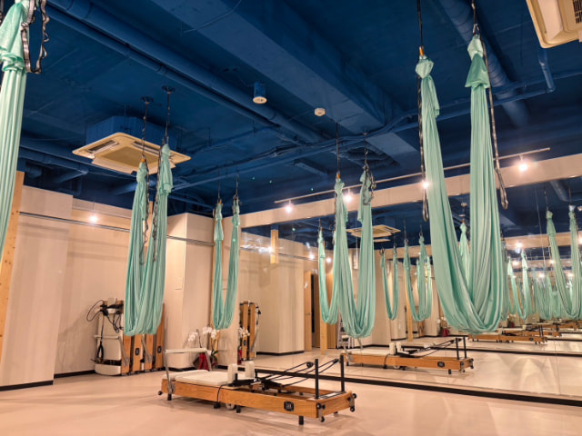 エアリアルヨガ講座